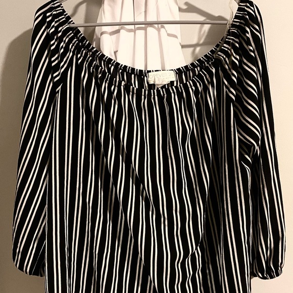 FOREVER 21 Plus Size Off the Shoulder Blouse - Picture 4 of 8